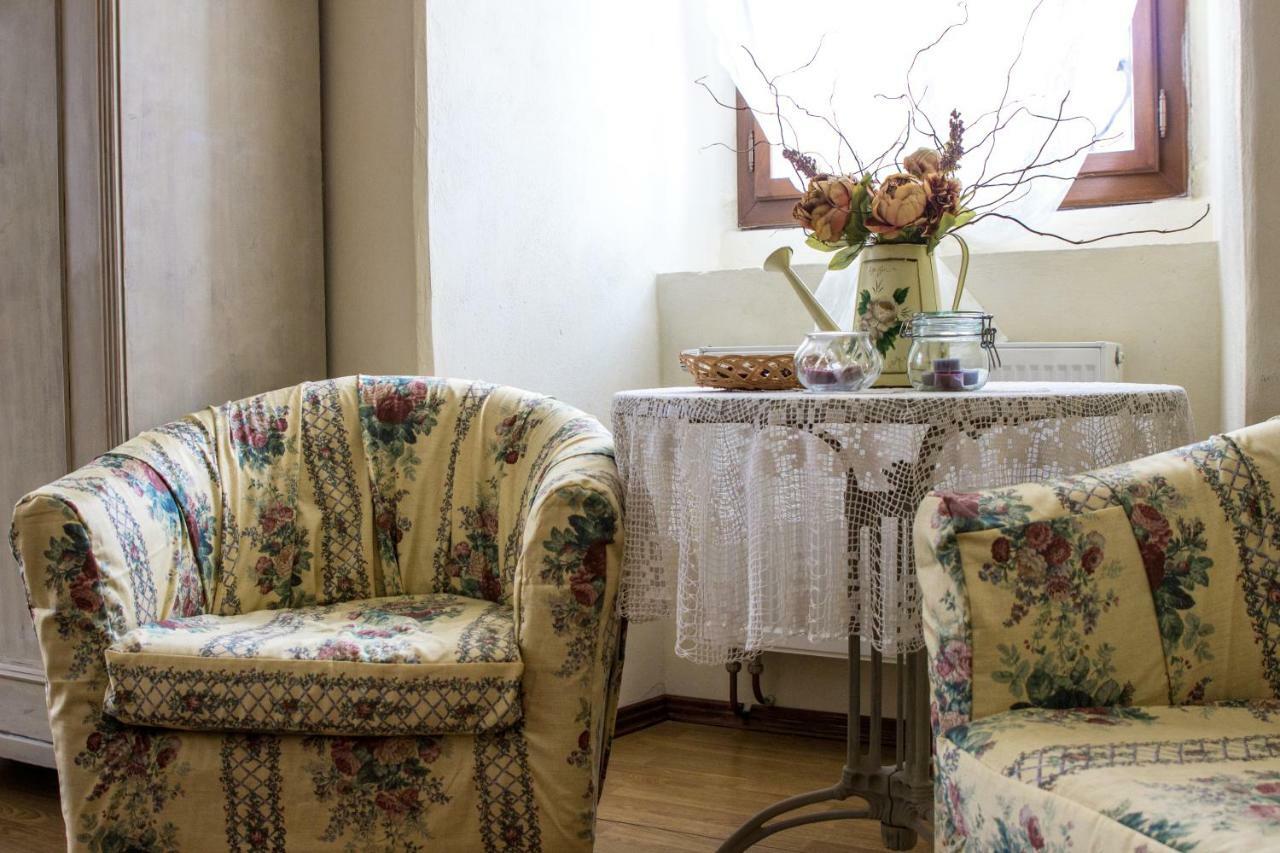Dum Zameckych Kaplanu Hotell Valec Exteriör bild